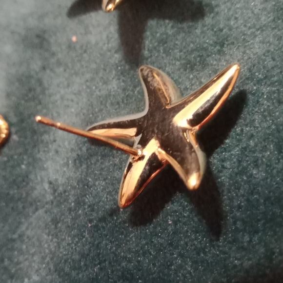 14 k Yellow Gold Plated Star Earrings. - Picture 4 of 8